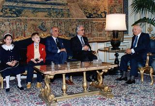 Il Presidente della Repubblica Oscar Luigi Scalfaro riceve alcuni esponenti della Fondazione italiana per la guarigione della talassemia