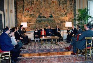 Il Presidente della Repubblica Oscar Luigi Scalfaro riceve alcuni esponenti della Fondazione italiana per la guarigione della talassemia