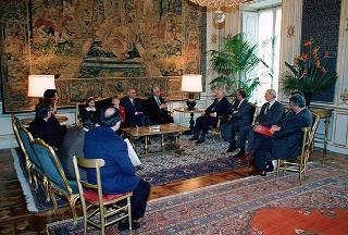Il Presidente della Repubblica Oscar Luigi Scalfaro riceve alcuni esponenti della Fondazione italiana per la guarigione della talassemia