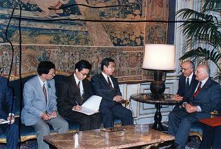 Incontro del Presidente della Repubblica Oscar Luigi Scalfaro con Tsutomi Hata, primo ministro del Giappone
