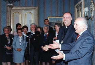 Incontro del Presidente della Repubblica Oscar Luigi Scalfaro con Mons. Tarcisio Bertone, arcivescovo di Vercelli, e una delegazione di vercellesi