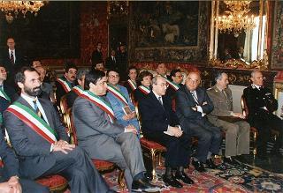 Incontro del Presidente della Repubblica Oscar Luigi Scalfaro con l'on. Roberto Maroni, ministro dell'interno, e un gruppo di sindaci della provincia di Palermo