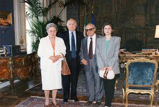 Il Presidente della Repubblica Oscar Luigi Scalfaro riceve l'on. Gaetano Ambrico, con alcuni familiari