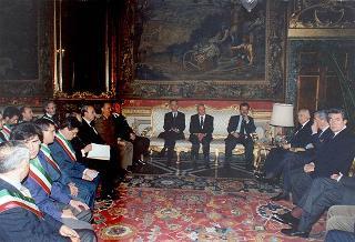 Il Presidente della Repubblica Oscar Luigi Scalfaro riceve l'on. Roberto Maroni, ministro dell'interno, e un gruppo di sindaci dei Comuni dell'Agro Aversano
