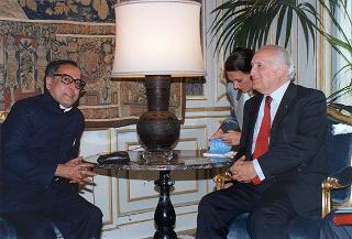 Il Presidente della Repubblica Oscar Luigi Scalfaro incontra Pranab Mukherjee, ministro del commercio dell'India