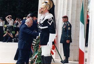 Visita del Presidente della Repubblica insieme al Presidente Clinton al Cimitero militare americano di Nettuno (Roma)