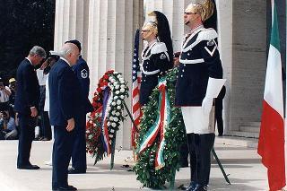 Visita del Presidente della Repubblica insieme al Presidente Clinton al Cimitero militare americano di Nettuno (Roma)