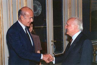 Il Presidente della Repubblica Oscar Luigi Scalfaro 
con Valery Giscard D'Estaing