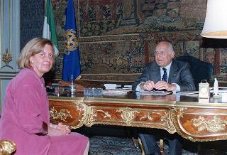 Il Presidente della Repubblica Oscar Luigi Scalfaro con la Sig.ra Silvia Mondi Fantoni Longhi