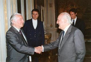Il Presidente della Repubblica Oscar Luigi Scalfaro incontra l'on. Luciano Radi con il fratello Leonello Radi