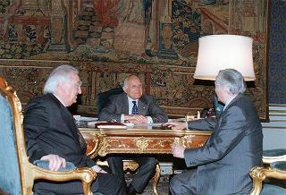 Il Presidente della Repubblica Oscar Luigi Scalfaro incontra l'on. Luciano Radi con il fratello Leonello Radi