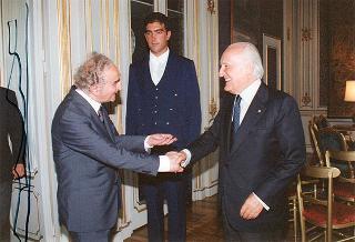 Incontro del Presidente della Repubblica Oscar Luigi Scalfaro con Antonio Concina, presidente dell'Associazione nazionale Nunziatella, con il Consiglio direttivo dell'Associazione
