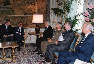 Incontro del Presidente della Repubblica Oscar Luigi Scalfaro con Antonio Concina, presidente dell'Associazione nazionale Nunziatella, con il Consiglio direttivo dell'Associazione