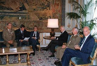 Incontro del Presidente della Repubblica Oscar Luigi Scalfaro con Antonio Concina, presidente dell'Associazione nazionale Nunziatella, con il Consiglio direttivo dell'Associazione