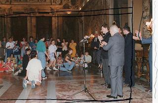 Il Presidente della Repubblica Oscar Luigi Scalfaro riceve in udienza una delegazione di ragazzi che hanno aderito all'inziativa CRES '94 (Campi ricreativi estivi) promossa dalla parrocchia S. Gregorio Magno di Roma
