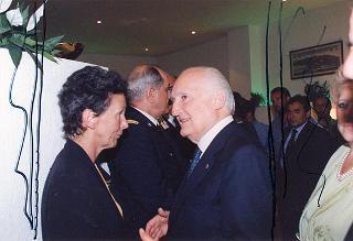 Il Presidente della Repubblica Oscar Luigi Scalfaro partecipa alla cerimonia del rientro delle salme dall'Algeria. Napoli, Capodichino