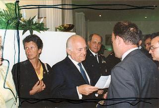 Il Presidente della Repubblica Oscar Luigi Scalfaro partecipa alla cerimonia del rientro delle salme dall'Algeria. Napoli, Capodichino