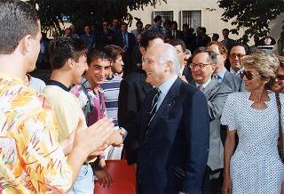 Il Presidente della Repubblica Oscar Luigi Scalfaro visita l'Istituto penale minorenni "Nisida". Bagnoli (Napoli)