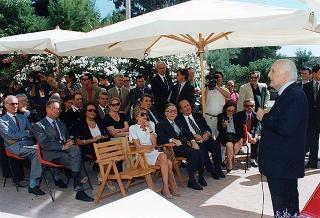 Il Presidente della Repubblica Oscar Luigi Scalfaro visita l'Istituto penale minorenni "Nisida". Bagnoli (Napoli)