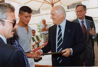 Il Presidente della Repubblica Oscar Luigi Scalfaro visita l'Istituto penale minorenni "Nisida". Bagnoli (Napoli)