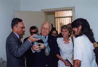 Il Presidente della Repubblica Oscar Luigi Scalfaro visita l'Istituto penale minorenni "Nisida". Bagnoli (Napoli)