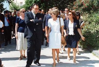 Il Presidente della Repubblica Oscar Luigi Scalfaro visita l'Istituto penale minorenni "Nisida". Bagnoli (Napoli)