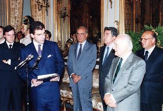 Il Presidente della Repubblica Oscar Luigi Scalfaro riceve in visita di omaggio l'ing. Stefano Magnaldi con i partecipanti al Convegno del Regnum Christi "Apostoli per la nuova evangelizzazione"