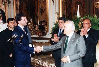 Il Presidente della Repubblica Oscar Luigi Scalfaro riceve in visita di omaggio l'ing. Stefano Magnaldi con i partecipanti al Convegno del Regnum Christi "Apostoli per la nuova evangelizzazione"