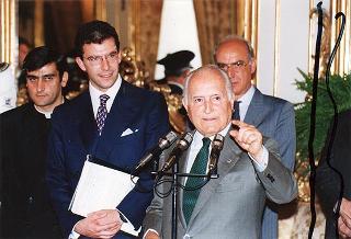 Il Presidente della Repubblica Oscar Luigi Scalfaro riceve in visita di omaggio l'ing. Stefano Magnaldi con i partecipanti al Convegno del Regnum Christi "Apostoli per la nuova evangelizzazione"