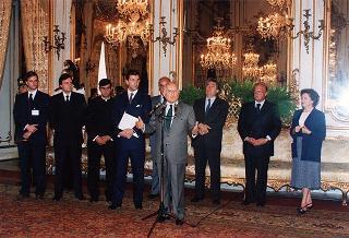 Il Presidente della Repubblica Oscar Luigi Scalfaro riceve in visita di omaggio l'ing. Stefano Magnaldi con i partecipanti al Convegno del Regnum Christi "Apostoli per la nuova evangelizzazione"