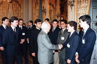 Il Presidente della Repubblica Oscar Luigi Scalfaro riceve in visita di omaggio l'ing. Stefano Magnaldi con i partecipanti al Convegno del Regnum Christi "Apostoli per la nuova evangelizzazione"