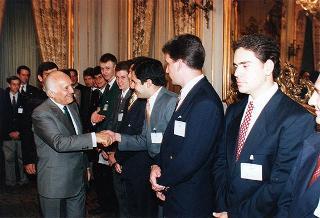 Il Presidente della Repubblica Oscar Luigi Scalfaro riceve in visita di omaggio l'ing. Stefano Magnaldi con i partecipanti al Convegno del Regnum Christi "Apostoli per la nuova evangelizzazione"