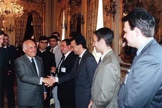 Il Presidente della Repubblica Oscar Luigi Scalfaro riceve in visita di omaggio l'ing. Stefano Magnaldi con i partecipanti al Convegno del Regnum Christi "Apostoli per la nuova evangelizzazione"