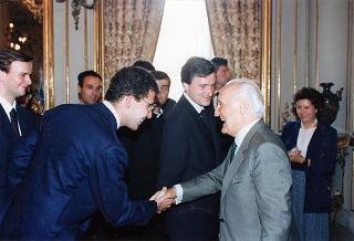 Il Presidente della Repubblica Oscar Luigi Scalfaro riceve in visita di omaggio l'ing. Stefano Magnaldi con i partecipanti al Convegno del Regnum Christi "Apostoli per la nuova evangelizzazione"