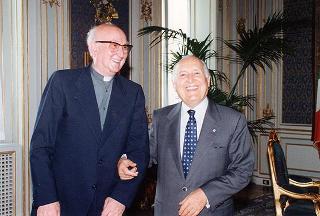 Il Presidente della Repubblica Oscar Luigi Scalfaro riceve in udienza Don Enrico Dossi