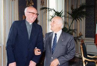 Il Presidente della Repubblica Oscar Luigi Scalfaro riceve in udienza Don Enrico Dossi