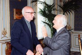 Il Presidente della Repubblica Oscar Luigi Scalfaro riceve in udienza Don Enrico Dossi
