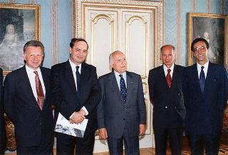 Il Presidente della Repubblica Oscar Luigi Scalfaro riceve in udienza Ivano Spalanzani, presidente della Confartigianato, con una delegazione dell'Unione geletieri artigiani in Germania