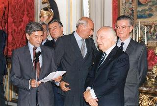 Il Presidente della Repubblica Oscar Luigi Scalfaro riceve in udienza il Comitato organizzatore e vincitori del &quot;Premio cronista&quot; per il 1994