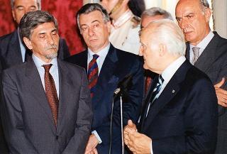 Il Presidente della Repubblica Oscar Luigi Scalfaro riceve in udienza il Comitato organizzatore e vincitori del &quot;Premio cronista&quot; per il 1994