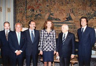 Letizia Brichetto Moratti, nuovo presidente della RAI, con i componenti il Consiglio d'amministrazione dell'azienda