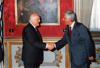 Incontro del Presidente della Repubblica Oscar Luigi Scalfaro con Enzo Iacopino, presidente dell'Associazione stampa parlamentare, e il Consiglio direttivo