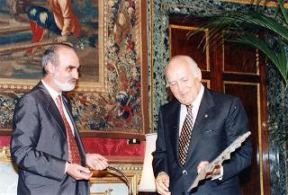 Incontro del Presidente della Repubblica Oscar Luigi Scalfaro con Enzo Iacopino, presidente dell'Associazione stampa parlamentare, e il Consiglio direttivo