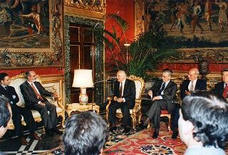 Incontro del Presidente della Repubblica Oscar Luigi Scalfaro con Enzo Iacopino, presidente dell'Associazione stampa parlamentare, e il Consiglio direttivo