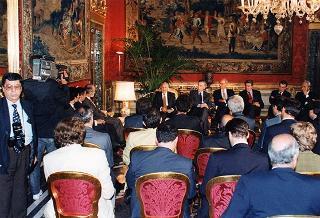 Incontro del Presidente della Repubblica Oscar Luigi Scalfaro con Enzo Iacopino, presidente dell'Associazione stampa parlamentare, e il Consiglio direttivo