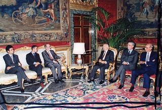 Incontro del Presidente della Repubblica Oscar Luigi Scalfaro con Enzo Iacopino, presidente dell'Associazione stampa parlamentare, e il Consiglio direttivo