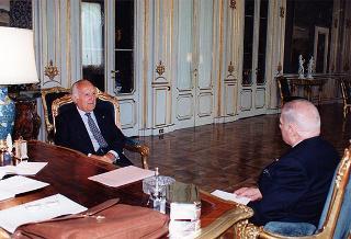 Incontro del Presidente della Repubblica Oscar Luigi Scalfaro con il Prefetto Vincenzo Parisi, capo della polizia