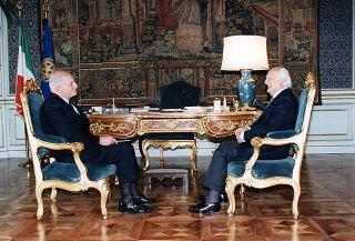 Incontro del Presidente della Repubblica Oscar Luigi Scalfaro con il Prefetto Vincenzo Parisi, capo della polizia