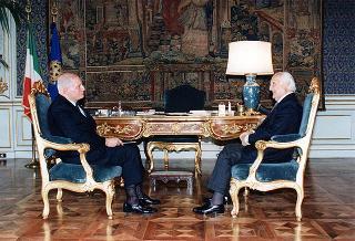 Incontro del Presidente della Repubblica Oscar Luigi Scalfaro con il Prefetto Vincenzo Parisi, capo della polizia