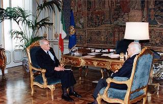 Incontro del Presidente della Repubblica Oscar Luigi Scalfaro con il Prefetto Vincenzo Parisi, capo della polizia